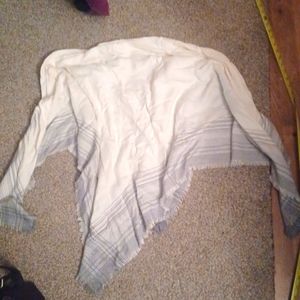 Large square scarf/shawl